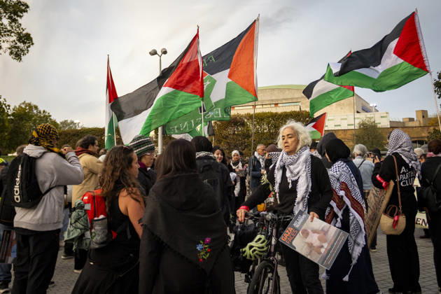 Pro-Palestine Silent Funeral Procession Central London, October 8, 2026 A pro-Palestine silent funeral procession took place in Central London, with demonstrators walking in silence to remember Palestinians killed in the conflict in Gaza. Participants carried Palestinian flags and placards, while some held a coffin and others carried effigies wrapped in burial shrouds, symbolising those killed in the conflict., Credit:Zak Irfan Avalon Copyright: xZakxIrfanx xAvalonx 1141557249