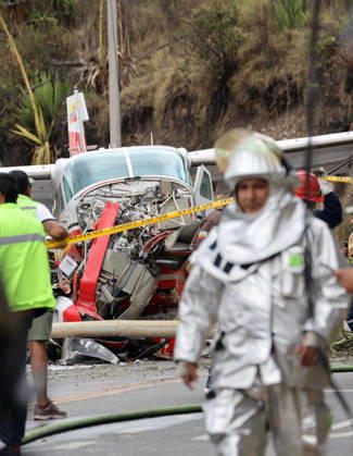 Cuenca,Ecuador, October 8, 2026 Shortly after noon, a light aircraft veered off the runway during airport operations. The plane ended up crashing outside the airport terminal and came to a stop on Hurtado de Mendoza Avenue, in the Milchichig ravine area. Preliminary reports identify the aircraft as a Cessna Grand Caravan EX belonging to Cuencana Airlines. Photo by Boris Romoleroux, API 20261008 248494 6ac80fea96ef1 brr 1850 Copyright: xBORISxROMOLEROUXx