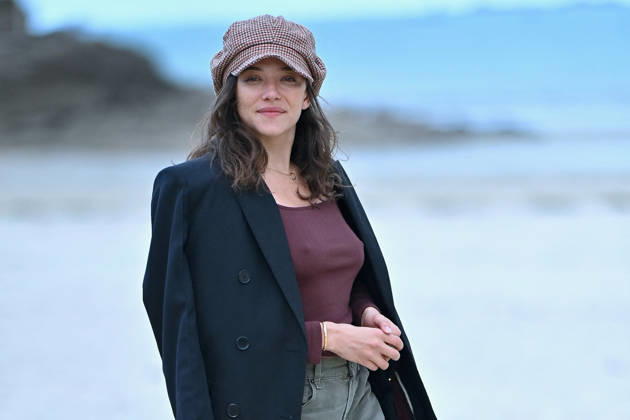 37th Dinard British Irish Film Festival Day 2 FC Jury members Zoe Adjani, attend the inauguration of the beach hut bearing Amira Casar name during Day Two of the 37th Dinard British Irish Film Festival on October 8, 2026 in Dinard, France Photo by Franck Castel ABACAPRESS.COM Dinard Copyright: xCastelxFranck ABACAx