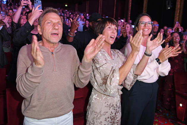 Richy Mueller mit Ehefrau Christl Stumhofer und Tochter Leslie Mueller bei der & JULIA MUSICALPREMIERE im Stage Palladium Theater in Stuttgart am 08.10.2026