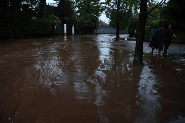 Santiago, October 8, 2026: A mudslide is affecting the area from San Carlos de Apoquindo to Los Dominicos in the Las Condes district, causing widespread damage and sweeping away vehicles and people. Dragomir Yankovic Aton, Chile, Santiago, Chile Aton 1197973  Copyright: DRAGOMIRxYANKOVIC ATONxCHILE