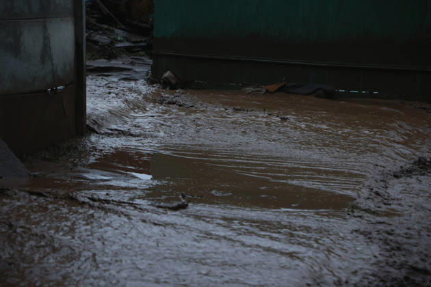 Santiago, October 8, 2026: A mudslide is affecting the area from San Carlos de Apoquindo to Los Dominicos in the Las Condes district, causing widespread damage and sweeping away vehicles and people. Dragomir Yankovic Aton, Chile, Santiago, Chile Aton 1197975  Copyright: DRAGOMIRxYANKOVIC ATONxCHILE