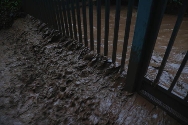 Santiago, October 8, 2026: A mudslide is affecting the area from San Carlos de Apoquindo to Los Dominicos in the Las Condes district, causing widespread damage and sweeping away vehicles and people. Dragomir Yankovic Aton, Chile, Santiago, Chile Aton 1197976  Copyright: DRAGOMIRxYANKOVIC ATONxCHILE