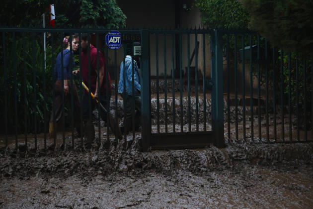 Santiago, October 8, 2026: A mudslide is affecting the area from San Carlos de Apoquindo to Los Dominicos in the Las Condes district, causing widespread damage and sweeping away vehicles and people. Dragomir Yankovic Aton, Chile, Santiago, Chile Aton 1197979  Copyright: DRAGOMIRxYANKOVIC ATONxCHILE