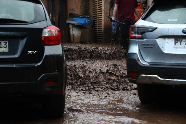 Santiago, October 8, 2026: A mudslide is affecting the area from San Carlos de Apoquindo to Los Dominicos in the Las Condes district, causing widespread damage and sweeping away vehicles and people. Dragomir Yankovic Aton, Chile, Santiago, Chile Aton 1197980  Copyright: DRAGOMIRxYANKOVIC ATONxCHILE