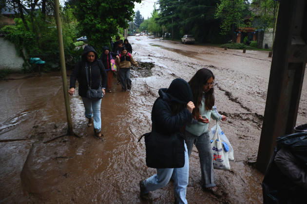 Santiago, October 8, 2026: A mudslide is affecting the area from San Carlos de Apoquindo to Los Dominicos in the Las Condes district, causing widespread damage and sweeping away vehicles and people. Dragomir Yankovic Aton, Chile, Santiago, Chile Aton 1197983  Copyright: DRAGOMIRxYANKOVIC ATONxCHILE