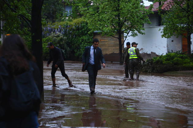 Santiago, October 8, 2026: A mudslide is affecting the area from San Carlos de Apoquindo to Los Dominicos in the Las Condes district, causing widespread damage and sweeping away vehicles and people. Dragomir Yankovic Aton, Chile, Santiago, Chile Aton 1197967  Copyright: DRAGOMIRxYANKOVIC ATONxCHILE