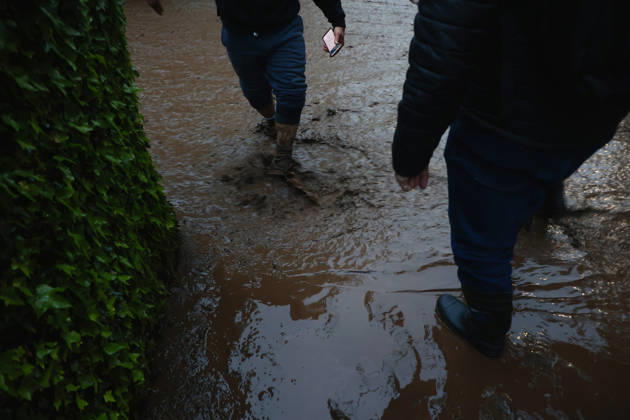 Santiago, October 8, 2026: A mudslide is affecting the area from San Carlos de Apoquindo to Los Dominicos in the Las Condes district, causing widespread damage and sweeping away vehicles and people. Dragomir Yankovic Aton, Chile, Santiago, Chile Aton 1197968  Copyright: DRAGOMIRxYANKOVIC ATONxCHILE