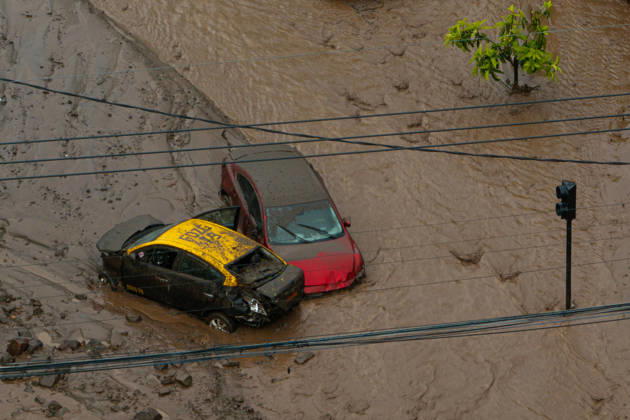 Mudslide hits eastern Santiago, Chile SANTIAGO, CHILE - OCTOBER 8: A barrage of water, mud and stones descended this Thursday afternoon through the San Carlos de Apoquindo sector, a sector in the east of Santiago, and swept away cars and public transport vehicles, in Santiago, Chile, on Thursday, October 8, 2026. Lucas Aguayo Araos Anadolu Santiago Chile. Editorial use only. Please get in touch for any other usage.  Copyright: x2026xAnadoluxLucasxAguayoxAraosx