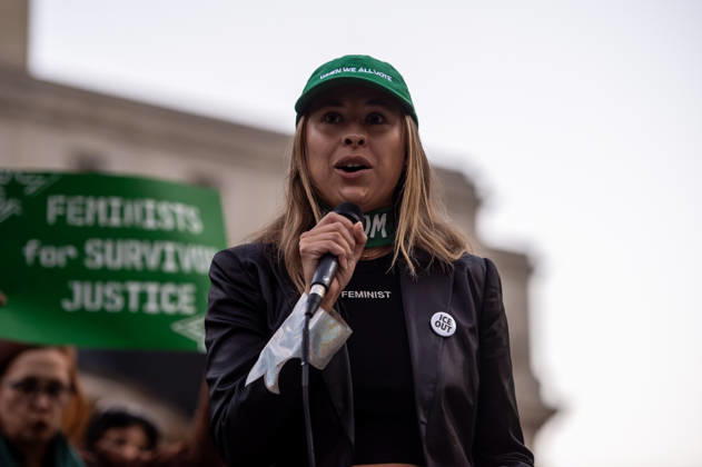 October 8, 2026, New York, New York, USA: Hundreds of sexual assualt survivors and aliies came together in solidarity with Jane Doe in the wake of the Cornell 7 case. Speakers from womens rights groups Women s March, Me Too, Feminist Generation and Feminist took the stage to speak on the culture of sexual violence in the US. KY POLANCO stands on the stage to speak. New York USA - ZUMAh214 20261008_znp_h214_005 Copyright: xSDxHerzogx