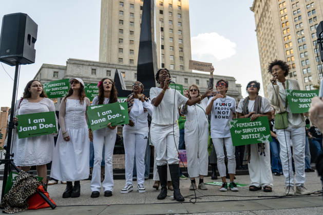 October 8, 2026, New York, New York, USA: Hundreds of sexual assualt survivors and aliies came together in solidarity with Jane Doe in the wake of the Cornell 7 case. Speakers from womens rights groups Women s March, Me Too, Feminist Generation and Feminist took the stage to speak on the culture of sexual violence in the US. Resistance Revival Chorus singing onstage. New York USA - ZUMAh214 20261008_znp_h214_010 Copyright: xSDxHerzogx