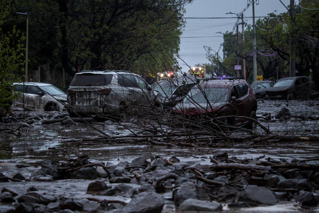 October 8, 2026, Santiago, Chile: The overflowing of canals triggered a mudslide in the Las Condes district, sweeping away vehicles and leaving streets covered in mud after heavy rains hit Santiago. Santiago Chile - ZUMAu105 20261008_zip_u105_008 Copyright: xManuelxUrzuax