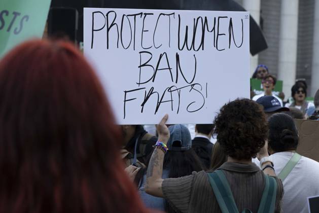 October 8, 2026, New York, New York, USA: A demonstrator holds a sign that reads PROTECT WOMEN BAN FRATS! joining hundreds at a rally in Foley Square outside the New York State Supreme Court building in Lower Manhattan under the banner . StopSexualViolence: From the Frat House to the White House. The protest is one of many rallies and campus walkouts around the country demanding justice for Cornell s Jane Doe. New York USA - ZUMAr174 20261008_znp_r174_026 Copyright: xGinaxMxRandazzox