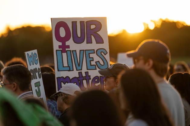October 8, 2026, Lexington, Massachusetts, U.S.: Demonstrators gather near the Washington Monument during a nationwide day of action against sexual violence in Washington. The demonstration is part of the Ã¢â‚¬oeI Am Jane DoeÃ¢â‚¬Â movement supporting a former Cornell University student who alleges she was sexually assaulted by members of a fraternity in 2024. Lexington U.S.  - ZUMAk206 20261008_znp_k206_036 Copyright: xMattxKaminskyx