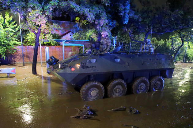 Santiago, October 8, 2026: A mudslide is affecting the area from San Carlos de Apoquindo to Los Dominicos in the Las Condes district, causing widespread damage and sweeping away vehicles and people. Jonnathan Oyarzun Aton Chile, Santiago, Chile Aton 1198031  Copyright: JONNATHANxOYARZUN ATONxCHILE