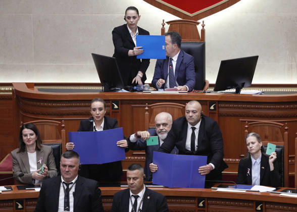 Albanian Parliament Vote the Territorial Reform in Tirana, Albania. Bodyguards try to protect Albanian Prime Minister Edi Rama (C) as an opposition MP throws a water bottle during a parliamentary session where a government s proposed administrative and territorial reform is voted on in Tirana, Albania, early on October 9, 2026. Light Studio Agency Malton Dibra Tirana Albania Copyright: xLightxStudioxAgencyx xMaltonxDibrax