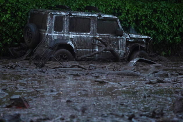 Santiago, October 8, 2026: A mudslide is affecting the area from San Carlos de Apoquindo to Los Dominicos in the Las Condes district, causing widespread damage and sweeping away vehicles and people. Jonnathan Oyarzun Aton Chile, Santiago, Chile Aton 1198034  Copyright: JONNATHANxOYARZUN ATONxCHILE