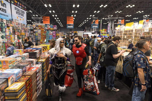 New York Comic Con 2026, People in costumes and makeup pose during New York Comic Con 2026 at the Javits Center in New York City, United States, on Thursday, October 8, 2026. NEW YORK NEW YORK UNITED OF AMERICA Copyright: xVANESSAxCARVALHOx