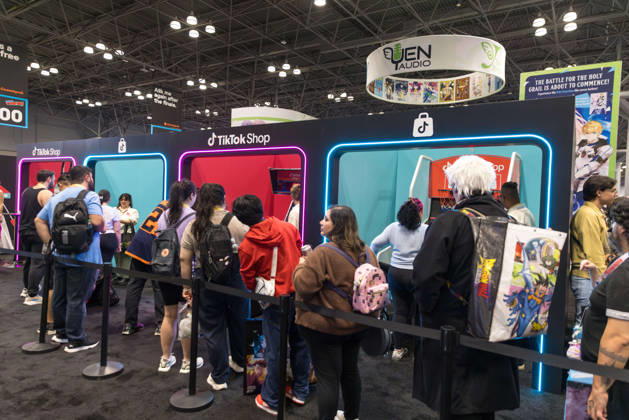 October 8, 2026, New York, New York, USA: People in costumes and makeup pose during New York Comic Con 2026 at the Javits Center in New York City, United States, on Thursday, October 8, 2026. New York USA - ZUMAc233 20261008_zsp_c233_024 Copyright: xVanessaxCarvalhox