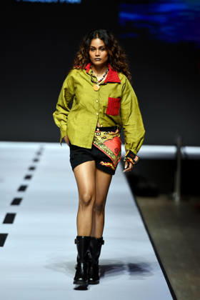 (261009) -- COLOMBO, Oct. 9, 2026 -- A model presents a creation during the Mercedes-Benz Fashion Week Sri Lanka in Colombo, Sri Lanka on Oct. 8, 2026. The event is held here from Oct. 7 to 11. (Photo by Xinhua) SRI LANKA-COLOMBO-FASHION WEEK GayanxSameera 