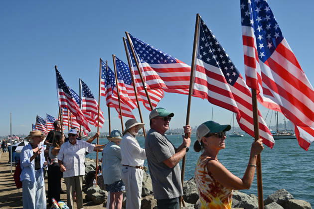 USS Abraham Lincoln returns to home port of San Diego after near-record deployment SAN DIEGO, UNITED STATES - OCTOBER 08: People raise flags as the USS Abraham Lincoln Nimitz-class aircraft carrier approaches its homeport at Naval Air Station North Island on return from its historic 10-month deployment on October 8, 2026 as seen from the Port of San Diego in San Diego, California, United States. The USS Abraham Lincoln (CVN 72) set a U.S. Navy record spending over 260 days consecutively at sea without a port call while playing a key role in Operation Epic Fury and regional maritime security operations in the Middle East. Carlos A. Moreno Anadolu San Diego United States. Editorial use only. Please get in touch for any other usage.  Copyright: x2026xAnadoluxCarlosxA.xMorenox