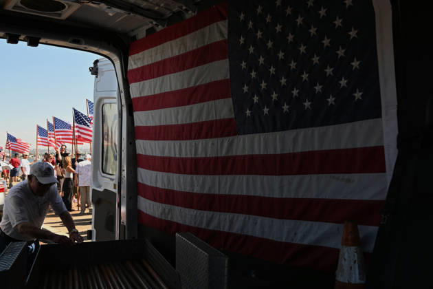 USS Abraham Lincoln returns to home port of San Diego after near-record deployment SAN DIEGO, UNITED STATES - OCTOBER 08: People raise flags as the USS Abraham Lincoln Nimitz-class aircraft carrier approaches its homeport at Naval Air Station North Island on return from its historic 10-month deployment on October 8, 2026 as seen from the Port of San Diego in San Diego, California, United States. The USS Abraham Lincoln (CVN 72) set a U.S. Navy record spending over 260 days consecutively at sea without a port call while playing a key role in Operation Epic Fury and regional maritime security operations in the Middle East. Carlos A. Moreno Anadolu San Diego United States. Editorial use only. Please get in touch for any other usage.  Copyright: x2026xAnadoluxCarlosxA.xMorenox