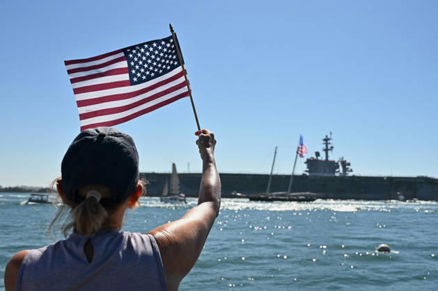 USS Abraham Lincoln returns to home port of San Diego after near-record deployment SAN DIEGO, UNITED STATES - OCTOBER 08: People raise flags as the USS Abraham Lincoln Nimitz-class aircraft carrier approaches its homeport at Naval Air Station North Island on return from its historic 10-month deployment on October 8, 2026 as seen from the Port of San Diego in San Diego, California, United States. The USS Abraham Lincoln (CVN 72) set a U.S. Navy record spending over 260 days consecutively at sea without a port call while playing a key role in Operation Epic Fury and regional maritime security operations in the Middle East. Carlos A. Moreno Anadolu San Diego United States. Editorial use only. Please get in touch for any other usage.  Copyright: x2026xAnadoluxCarlosxA.xMorenox