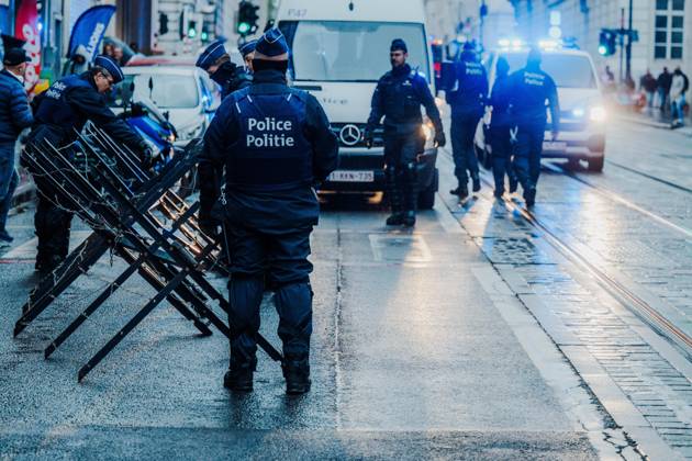 Police puts up a roadblock at the headquarters of conservative Flemish nationalist party N-VA, during a national manifestation against the Federal Government s budgetary measures, under the Keep your hands out of our pockets! (Blijf uit onze zakken! - Pas dans nos poches) moniker, organised by the trade unions on Friday 9 October 2026 in Brussels.  EMILExWINDAL 189215945