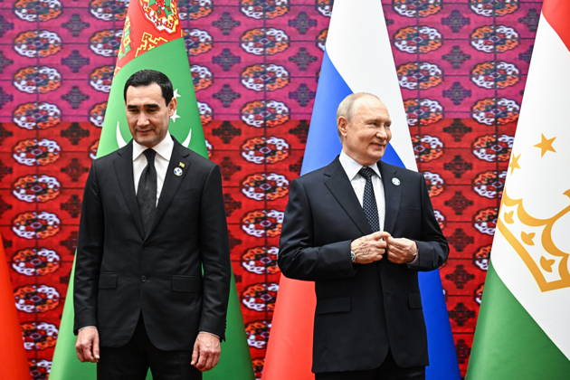 TURKMENISTAN, BALKAN PROVINCE - OCTOBER 9, 2026: Vladimir Putin (R), President of Russia, and his counterpart Serdar Berdimuhamedow of Turkmenistan during a photo op ahead of a meeting of the CIS Council of Heads of State in Turkmenbasy Turkmenistan  - ZUMAt113 20261009_zaa_t113_016 Copyright: xSergeixBobylevx
