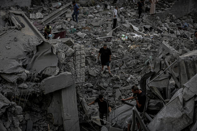 Israeli army continues its attacks on Gaza despite the ceasefire GAZA CITY, PALESTINE - OCTOBER 9: Palestinian civilians and emergency responders search through the debris of damaged residential buildings following an Israeli military airstrike in the Sabra neighborhood, south of Gaza City, Palestine on October 9, 2026. Multiple dead and wounded, including women and children, were reported as rescue teams worked under severe resource shortages to extract survivors from beneath destroyed structures. Saeed M. M. T. Jaras Anadolu Gaza City Gaza. Editorial use only. Please get in touch for any other usage. Copyright: x2026xAnadoluxSaeedxM.xM.xT.xJarasx