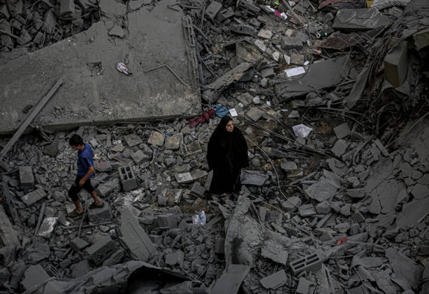 Israeli army continues its attacks on Gaza despite the ceasefire GAZA CITY, PALESTINE - OCTOBER 9: Palestinian civilians and emergency responders search through the debris of damaged residential buildings following an Israeli military airstrike in the Sabra neighborhood, south of Gaza City, Palestine on October 9, 2026. Multiple dead and wounded, including women and children, were reported as rescue teams worked under severe resource shortages to extract survivors from beneath destroyed structures. Saeed M. M. T. Jaras Anadolu Gaza City Gaza. Editorial use only. Please get in touch for any other usage. Copyright: x2026xAnadoluxSaeedxM.xM.xT.xJarasx