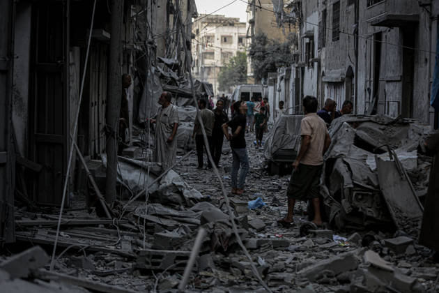 Israeli army continues its attacks on Gaza despite the ceasefire GAZA CITY, PALESTINE - OCTOBER 9: Palestinian civilians and emergency responders search through the debris of damaged residential buildings following an Israeli military airstrike in the Sabra neighborhood, south of Gaza City, Palestine on October 9, 2026. Multiple dead and wounded, including women and children, were reported as rescue teams worked under severe resource shortages to extract survivors from beneath destroyed structures. Saeed M. M. T. Jaras Anadolu Gaza City Gaza. Editorial use only. Please get in touch for any other usage. Copyright: x2026xAnadoluxSaeedxM.xM.xT.xJarasx