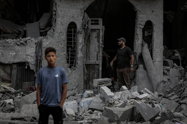 Israeli army continues its attacks on Gaza despite the ceasefire GAZA CITY, PALESTINE - OCTOBER 9: Palestinian civilians and emergency responders search through the debris of damaged residential buildings following an Israeli military airstrike in the Sabra neighborhood, south of Gaza City, Palestine on October 9, 2026. Multiple dead and wounded, including women and children, were reported as rescue teams worked under severe resource shortages to extract survivors from beneath destroyed structures. Saeed M. M. T. Jaras Anadolu Gaza City Gaza. Editorial use only. Please get in touch for any other usage. Copyright: x2026xAnadoluxSaeedxM.xM.xT.xJarasx
