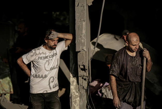 Israeli army continues its attacks on Gaza despite the ceasefire GAZA CITY, PALESTINE - OCTOBER 9: Palestinian civilians and emergency responders search through the debris of damaged residential buildings following an Israeli military airstrike in the Sabra neighborhood, south of Gaza City, Palestine on October 9, 2026. Multiple dead and wounded, including women and children, were reported as rescue teams worked under severe resource shortages to extract survivors from beneath destroyed structures. Saeed M. M. T. Jaras Anadolu Gaza City Gaza. Editorial use only. Please get in touch for any other usage. Copyright: x2026xAnadoluxSaeedxM.xM.xT.xJarasx