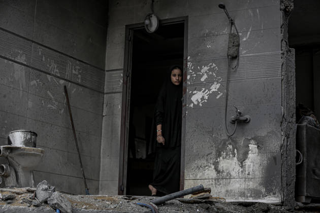 Israeli army continues its attacks on Gaza despite the ceasefire GAZA CITY, PALESTINE - OCTOBER 9: Palestinian civilians and emergency responders search through the debris of damaged residential buildings following an Israeli military airstrike in the Sabra neighborhood, south of Gaza City, Palestine on October 9, 2026. Multiple dead and wounded, including women and children, were reported as rescue teams worked under severe resource shortages to extract survivors from beneath destroyed structures. Saeed M. M. T. Jaras Anadolu Gaza City Gaza. Editorial use only. Please get in touch for any other usage.  Copyright: x2026xAnadoluxSaeedxM.xM.xT.xJarasx
