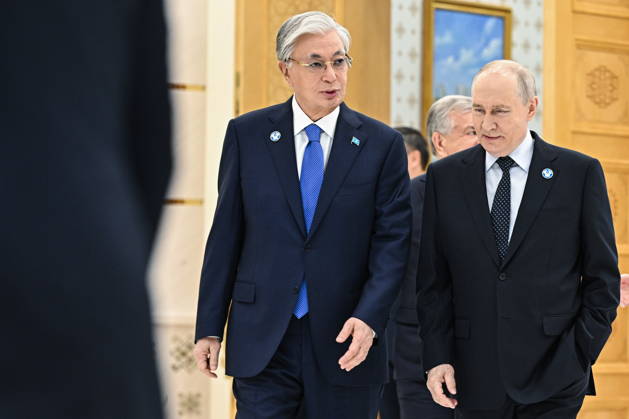 TURKMENISTAN, BALKAN PROVINCE - OCTOBER 9, 2026: Kazakhstan s President Kassym-Jomart Tokayev (L) and Russia s President Vladimir Putinahead of a photo op for participants of a meeting of the CIS Council of Heads of State in Turkmenbasy Turkmenistan  - ZUMAt113 20261009_zaa_t113_019 Copyright: xSergeixBobylevx