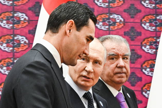 TURKMENISTAN, BALKAN PROVINCE - OCTOBER 9, 2026: Turkmenistan s President Serdar Berdimuhamedow, Russia s President Vladimir Putin, and Tajikistan s President Emomali Rahmon (L-R) during a photo op for participants ahead of a meeting of the CIS Council of Heads of State in Turkmenbasy Turkmenistan  - ZUMAt113 20261009_zaa_t113_022 Copyright: xSergeixBobylevx