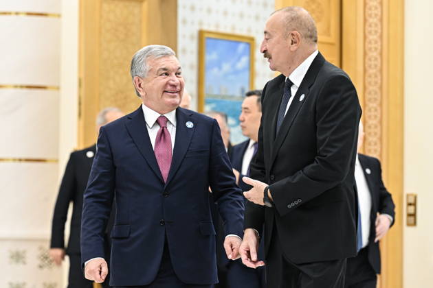 TURKMENISTAN, BALKAN PROVINCE - OCTOBER 9, 2026: Uzbekistan s President Shavkat Mirziyoyev (L) and Azerbaijan s President Ilham Aliyev ahead of a photo op for participants of a meeting of the CIS Council of Heads of State in Turkmenbasy Turkmenistan  - ZUMAt113 20261009_zaa_t113_020 Copyright: xSergeixBobylevx