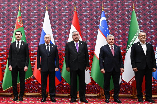 TURKMENISTAN, BALKAN PROVINCE - OCTOBER 9, 2026: Turkmenistan s President Serdar Berdimuhamedow, Russia s President Vladimir Putin, Tajikistan s President Emomali Rahmon, Kazakhstan s President Kassym-Jomart Tokayev, and Iran™s President Masoud Pezeshkian (L-R) pose during a photo op for participants ahead of a meeting of the CIS Council of Heads of State in Turkmenbasy Turkmenistan  - ZUMAt113 20261009_zaa_t113_024 Copyright: xSergeixBobylevx