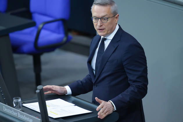 Deutscher Bundestag, 100. Plenarsitzung Dr. Karsten Wildberger, Bundesminister fuer Digitalisierung und Staatsmodernisierung im Portrait bei seiner Rede zur Aenderung des Telekommunikationsgesetz bei der 100. Sitzung des Deutschen Bundestag in Berlin, 09.10.2026 Berlin Berlin Deutschland