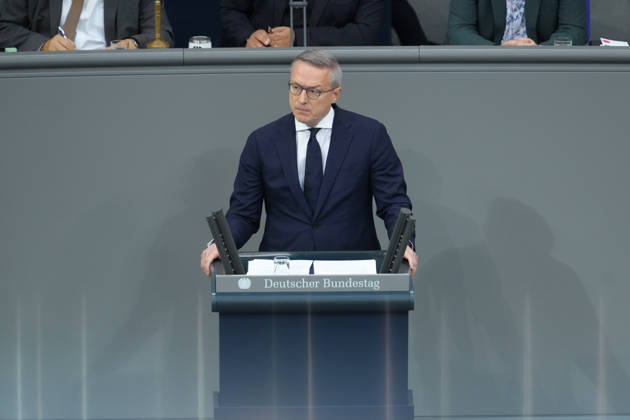Deutscher Bundestag, 100. Plenarsitzung Dr. Karsten Wildberger, Bundesminister fuer Digitalisierung und Staatsmodernisierung bei seiner Rede zur Aenderung des Telekommunikationsgesetz bei der 100. Sitzung des Deutschen Bundestag in Berlin, 09.10.2026 Berlin Berlin Deutschland