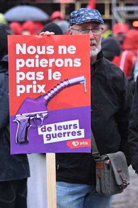 FGTB national demonstration « Pas dans nos poches ! » BRUSSELS, BELGIUM - OCTOBER 09 : FGTB national demonstration « Pas dans nos poches ! » against federal government budget measures on October 9, 2026 in Brussels, Belgium, 09 10 2026 Brussels Belgium Copyright: xDidierxLebrunx