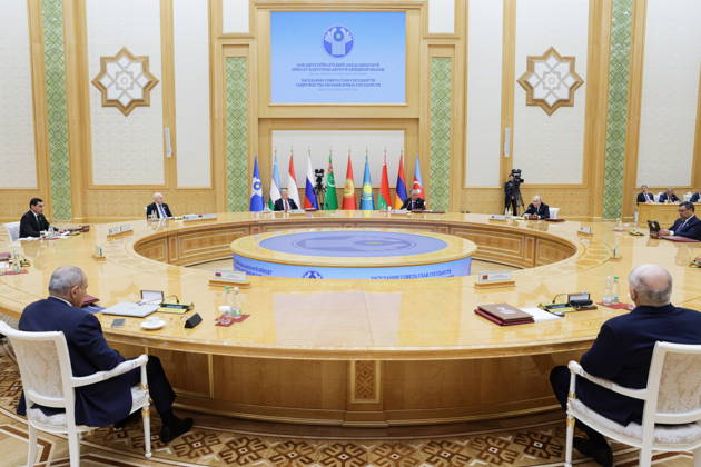 TURKMENISTAN, BALKAN PROVINCE - OCTOBER 9, 2026: Turkmenistan s President Serdar Berdimuhamedow, CIS Secretary General Sergei Lebedev, Uzbekistan s President Shavkat Mirziyoyev, Tajikistan s President Emomali Rahmon, Russia s President Vladimir Putin, Kyrgyzstan s President Sadyr Japarov (L-R back), Armenia s Prime Minister Nikol Pashinyan and Belarus President Aexander Lukashenko (L-R front) attend a meeting of the CIS Council of Heads of State in Turkmenbashi Turkmenistan  - ZUMAt113 20261009_zaa_t113_040 Copyright: xGavriilxGrigorovx