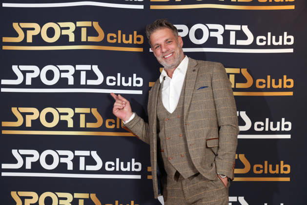 Moderator Carsten Spengemann, Fitnessgeräte statt Roter Teppich - das 20. Fitnessstudio vom Sports Club wurde in Hamburg-Poppenbüttel eröffnet, prominente Gäste probierten die Fitness- und Wellnessgeräte inklusive Ladies-Area, Saunen und Relaxpool auf 5000 Quadratmetern Fläche gleich aus, Hamburg 8.10.2026