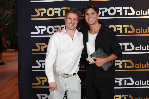 Geschäftsführer und Gastgeber Alexander Sosa mit Alexandru Ionel, Fitnessgeräte statt Roter Teppich - das 20. Fitnessstudio vom Sports Club wurde in Hamburg-Poppenbüttel eröffnet, prominente Gäste probierten die Fitness- und Wellnessgeräte inklusive Ladies-Area, Saunen und Relaxpool auf 5000 Quadratmetern Fläche gleich aus, Hamburg 8.10.2026
