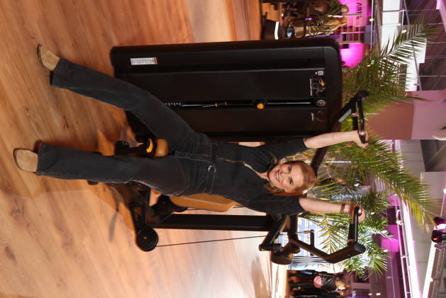 Schauspielerin Andrea Lüdke, Fitnessgeräte statt Roter Teppich - das 20. Fitnessstudio vom Sports Club wurde in Hamburg-Poppenbüttel eröffnet, prominente Gäste probierten die Fitness- und Wellnessgeräte inklusive Ladies-Area, Saunen und Relaxpool auf 5000 Quadratmetern Fläche gleich aus, Hamburg 8.10.2026