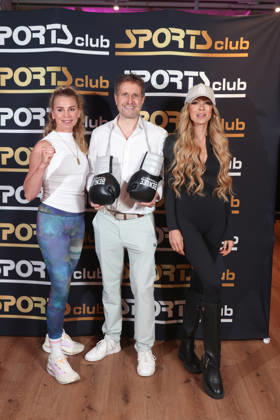 Boxerin Natalie Zimmermann, Gastgeber Alexander Sosa, Jenny Elvers, Fitnessgeräte statt Roter Teppich - das 20. Fitnessstudio vom Sports Club wurde in Hamburg-Poppenbüttel eröffnet, prominente Gäste probierten die Fitness- und Wellnessgeräte inklusive Ladies-Area, Saunen und Relaxpool auf 5000 Quadratmetern Fläche gleich aus, Hamburg 8.10.2026