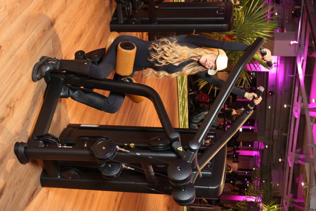 Jenny Elvers - schlank wie noch nie - machte auch am Fitnessgerät eine gute Figur, Fitnessgeräte statt Roter Teppich - das 20. Fitnessstudio vom Sports Club wurde in Hamburg-Poppenbüttel eröffnet, prominente Gäste probierten die Fitness- und Wellnessgeräte inklusive Ladies-Area, Saunen und Relaxpool auf 5000 Quadratmetern Fläche gleich aus, Hamburg 8.10.2026
