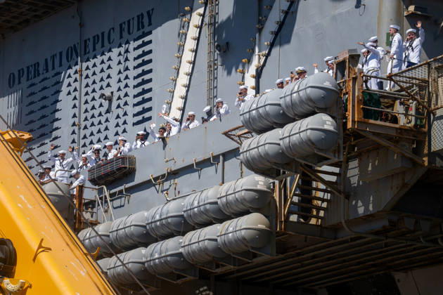 October 8, 2026, Coronado, California, United States: U.S. Navy sailors wave from the side of the aircraft carrier USS Abraham Lincoln (CVN 72) as the ship returns to Naval Air Station North Island in Coronado, California, on October 8, 2026, following a deployment. A mural commemorating Operation Epic Fury is visible on the ship s hull. Coronado United States - ZUMAg374 20261008_znp_g374_001 Copyright: xLoganxGrahamx