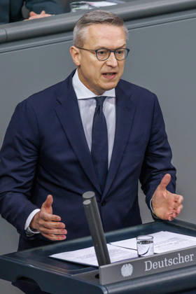 Bundestag Karsten Wildberger (CDU), Bundesminister fuer Digitales und Staatsmodernisierung, im Deutschen Bundestag am 09.10.26 in Berlin. Berlin Berlin Deutschland Bundestag